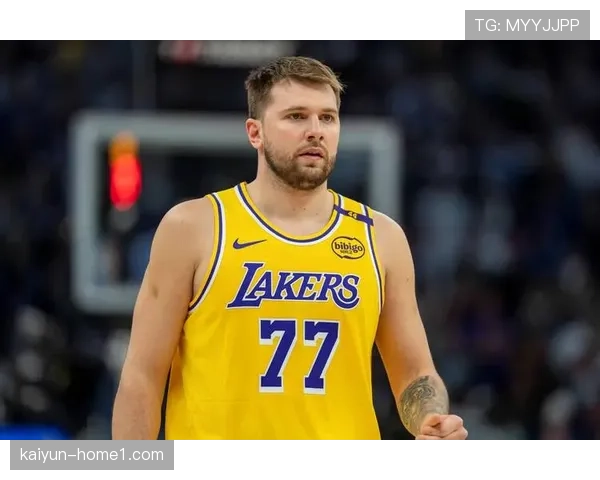 斯玛特分担詹姆斯持球压力 东契奇侧翼接球威胁更大